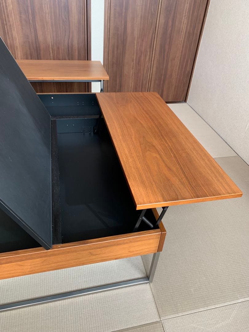 Bo Concept Chiva コーヒーテーブル （収納スペース付き）