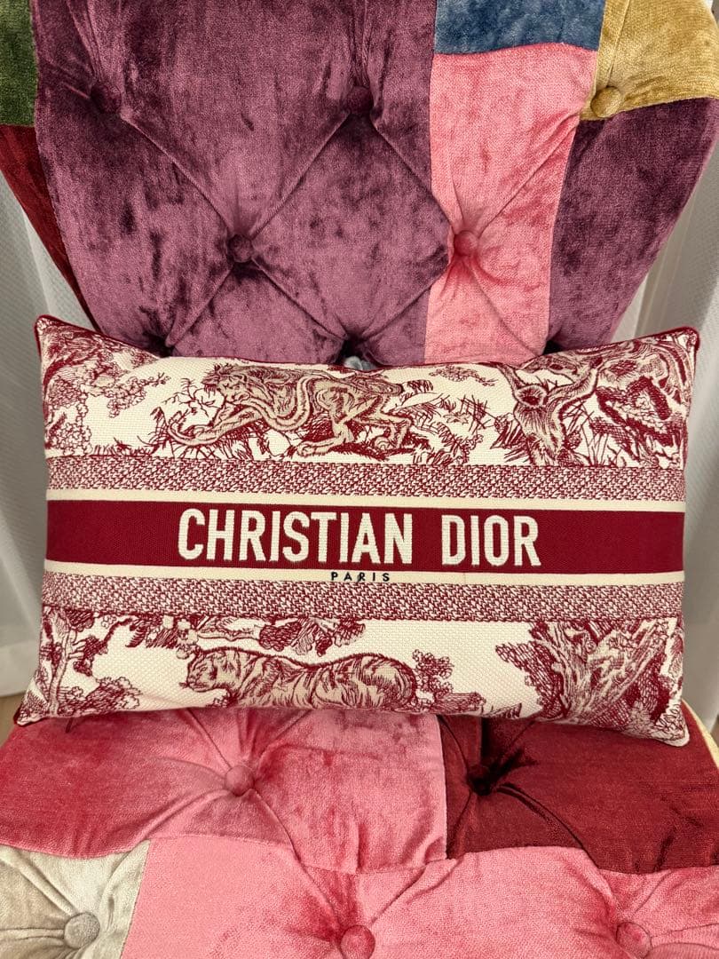 CHRISTIAN DIOR 赤と白のクッション