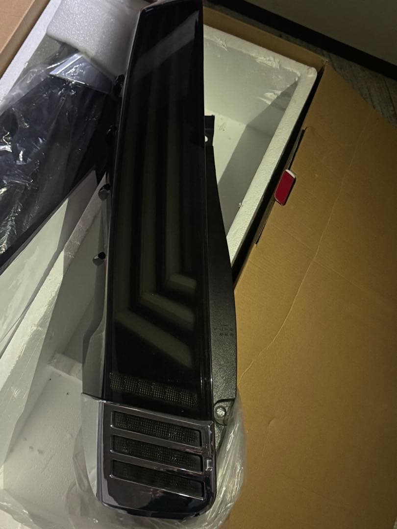 Valenti LEDテールランプ REVO 80系ノア・ヴォクシー