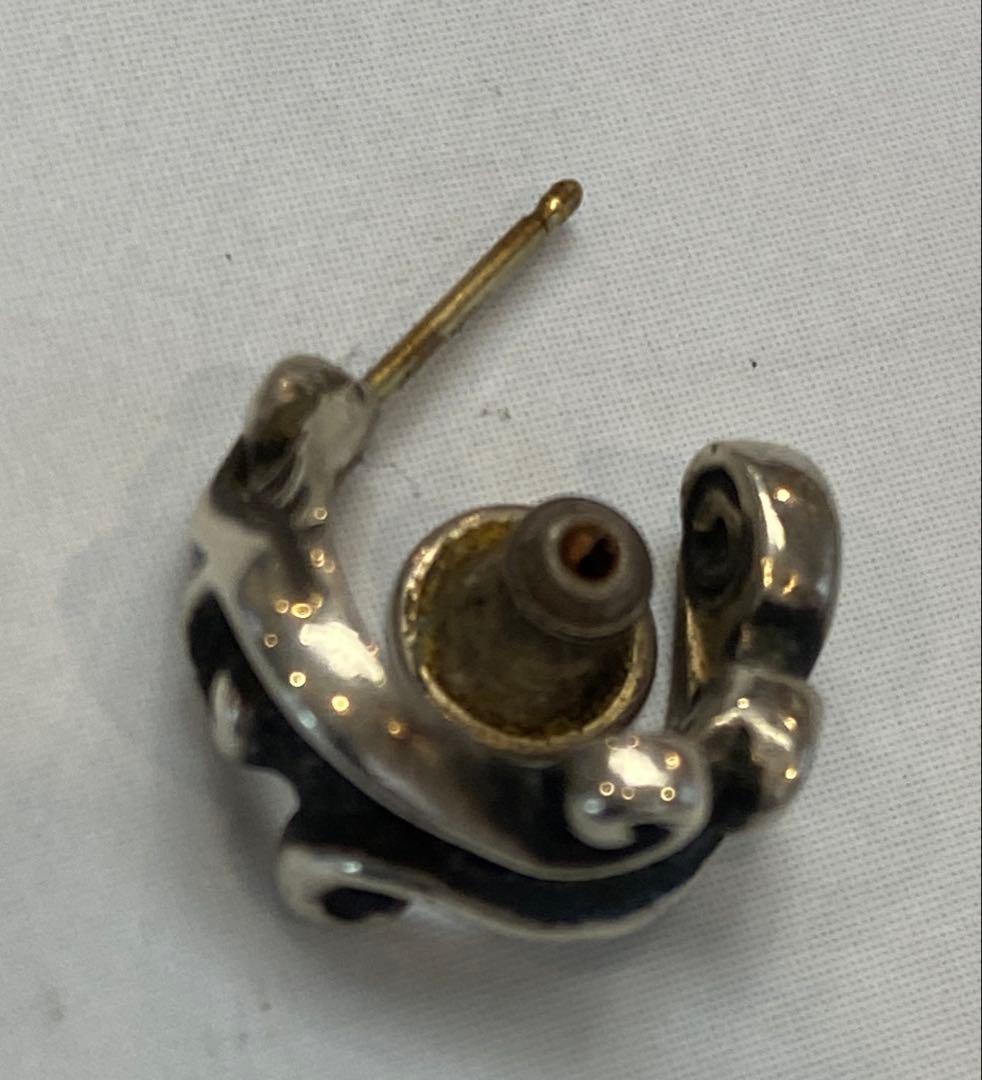 ビルウォールレザー　ウェーブピアス