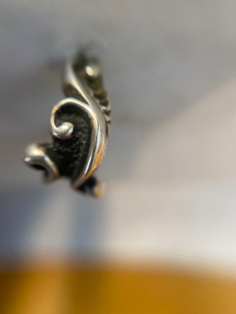 ビルウォールレザー　ウェーブピアス