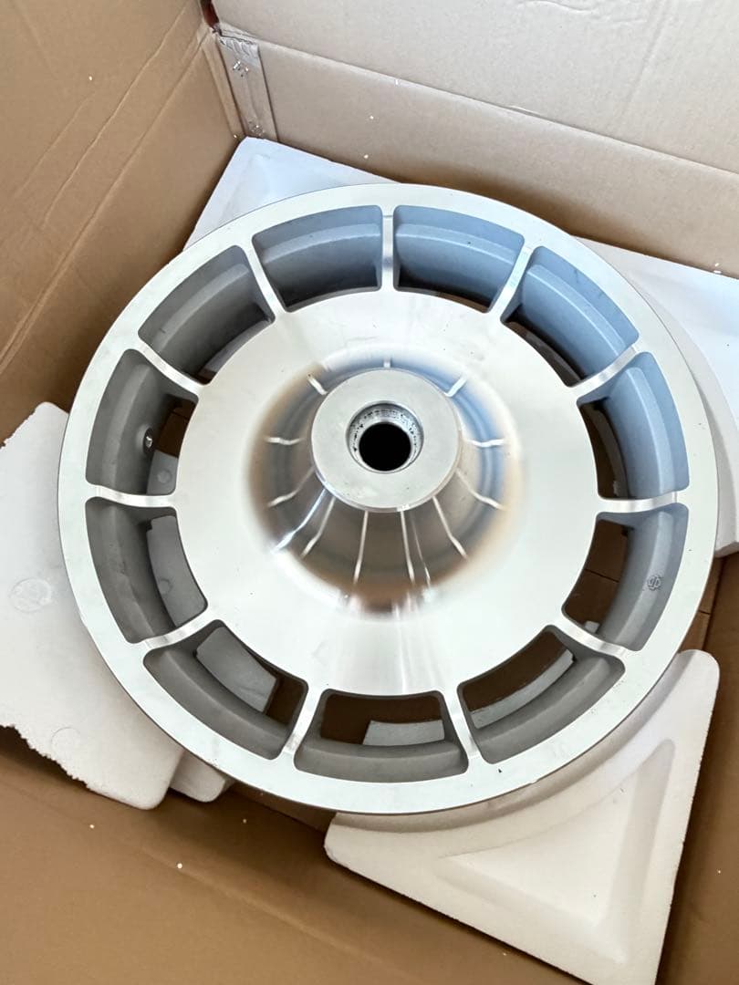 ハーレーダビッドソン　純正ホイール ファットボーイFLFBS 2025式