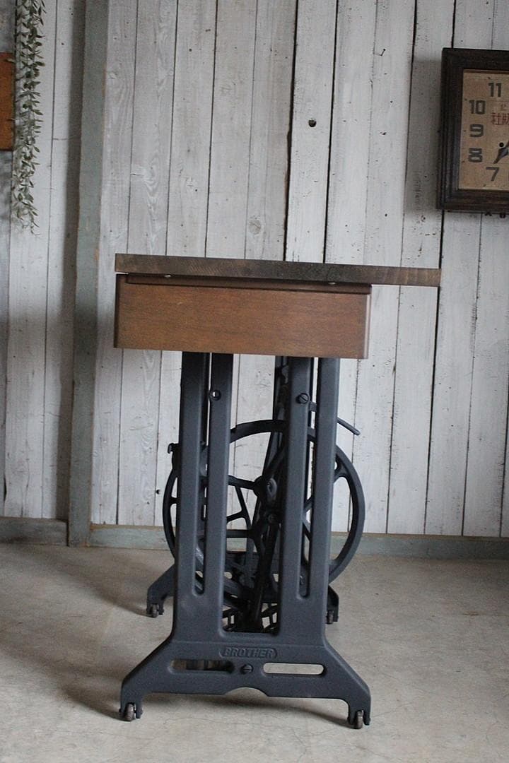 古い鉄脚と古材のテーブル　ワークデスク　机　作業台　古家具　古道具