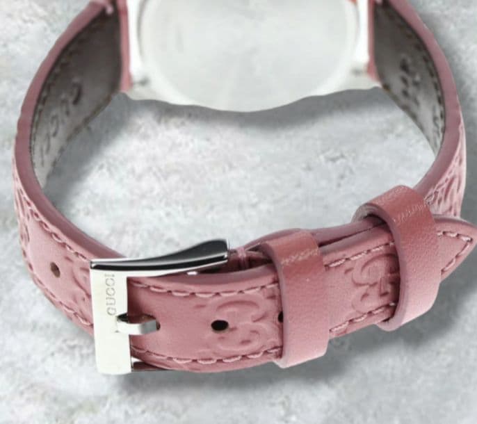 GUCCI　グッチ　腕時計　レディース　ピンク　ロゴ　型押し