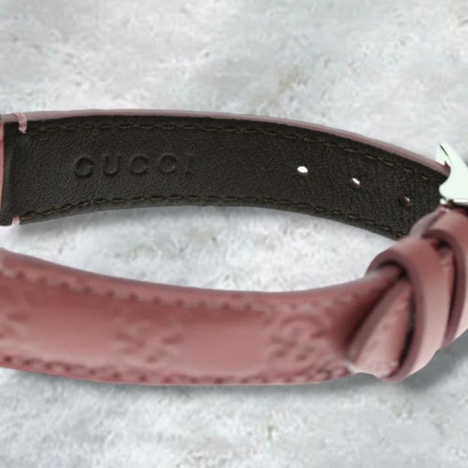 GUCCI　グッチ　腕時計　レディース　ピンク　ロゴ　型押し