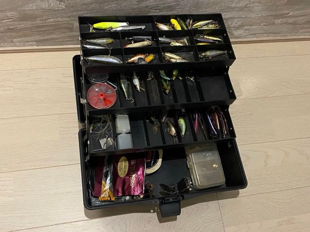 バス釣り引退セット　ハードルアー40個　オールドルアー多数　送料込