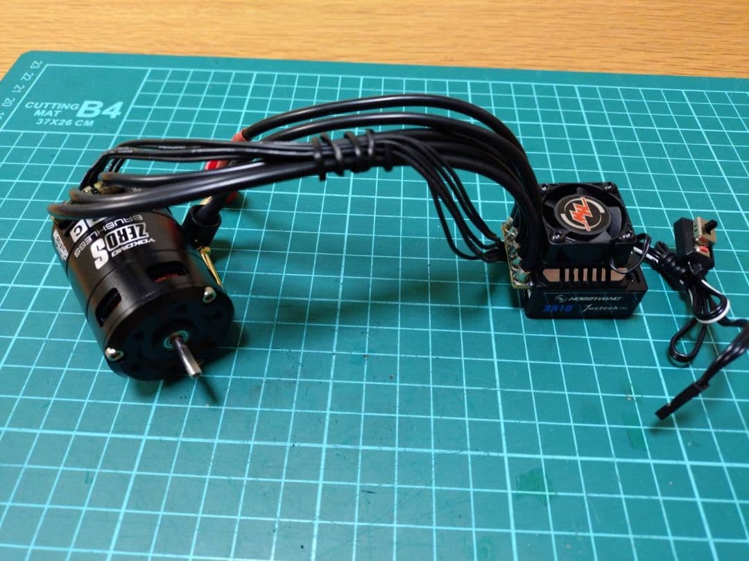 ★なみぞー★ヨコモ ブラシレスモーター 30.5T、ホビーウイング ESC