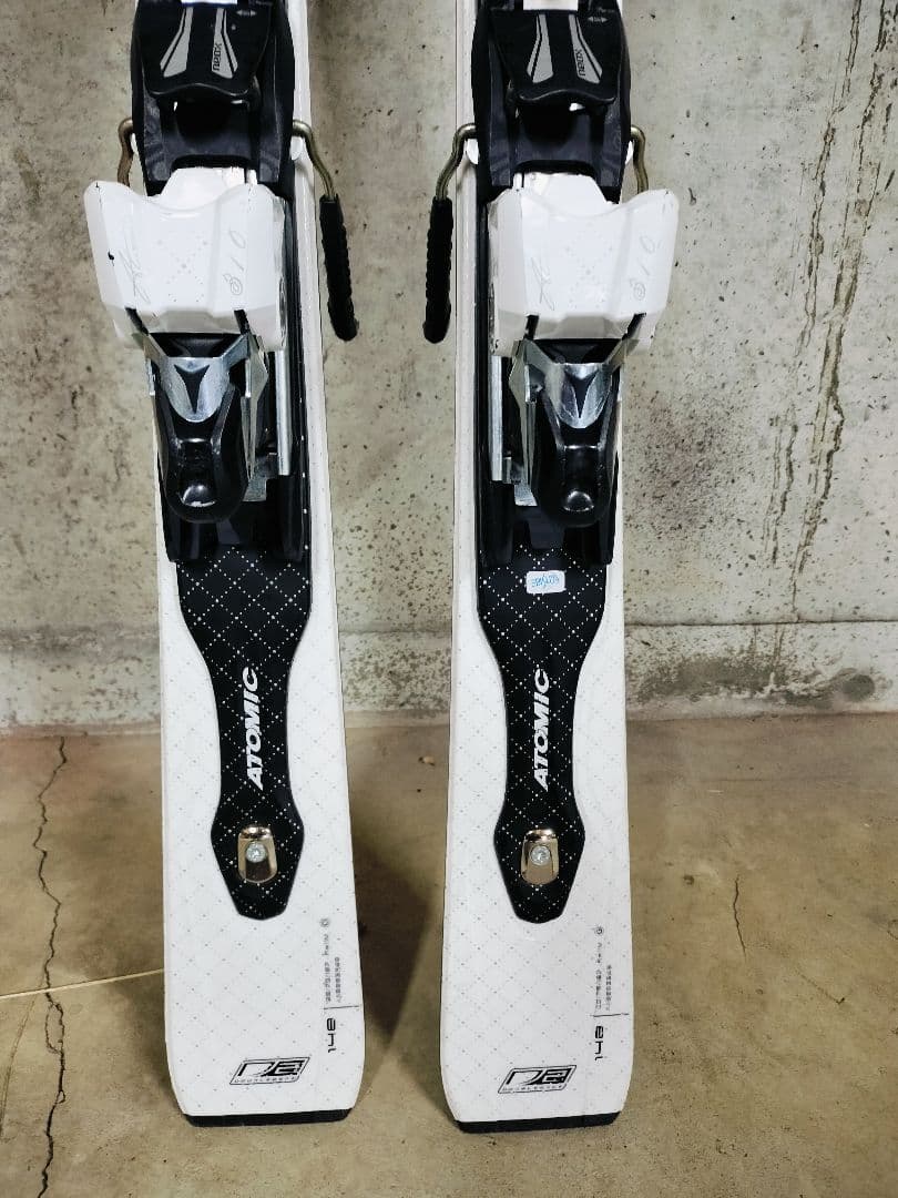 ATOMIC(アトミック　レディーススキー板) 148cm