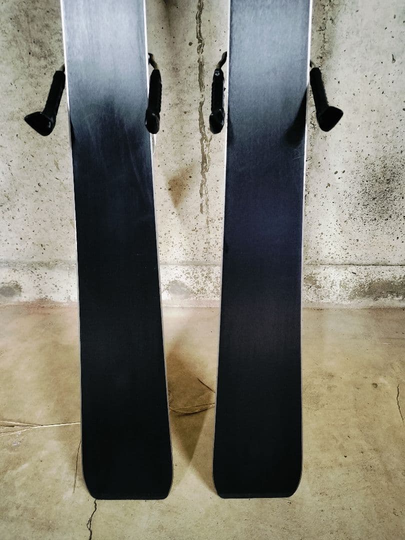 ATOMIC(アトミック　レディーススキー板) 148cm