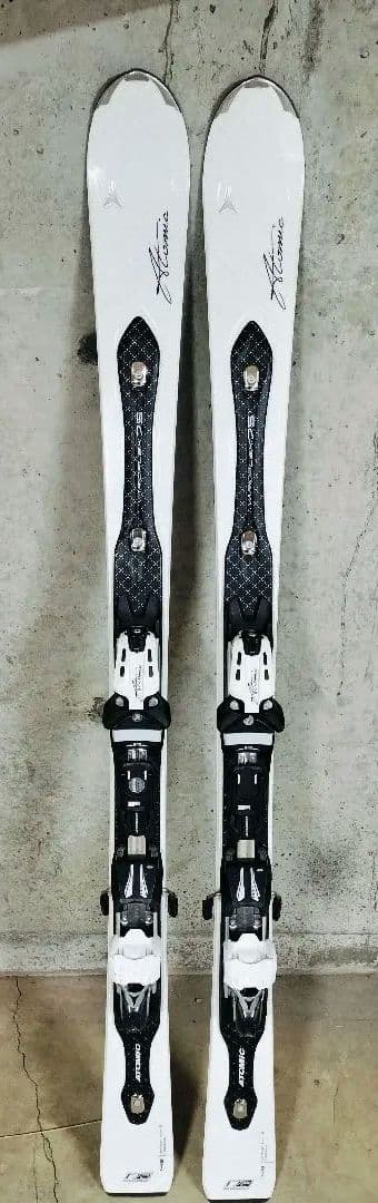 ATOMIC(アトミック　レディーススキー板) 148cm