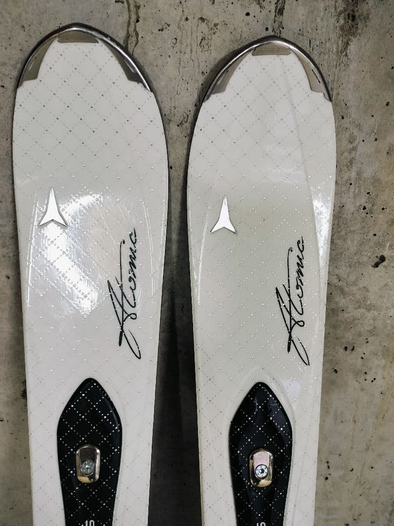 ATOMIC(アトミック　レディーススキー板) 148cm