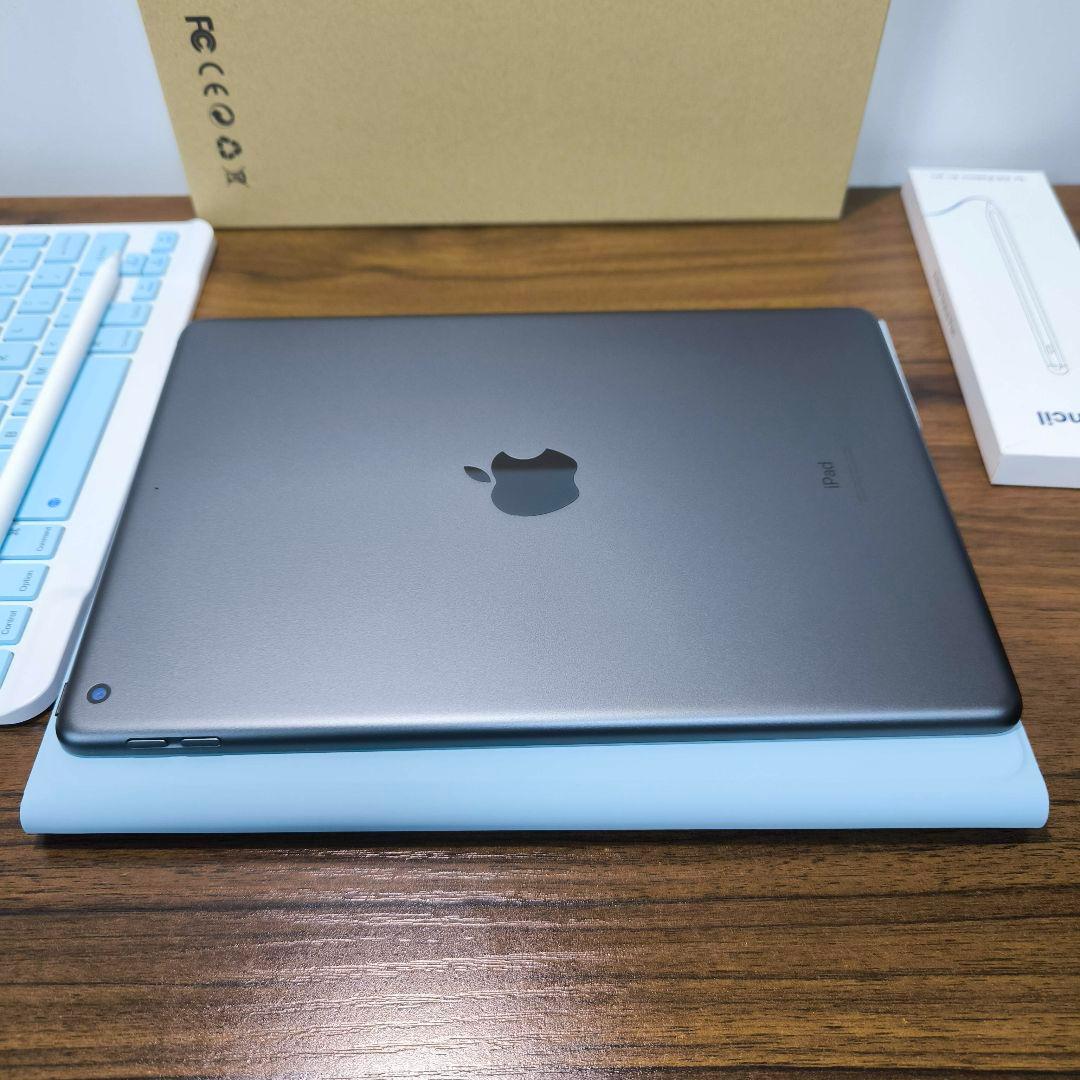 iPad 第9世代 Wi-Fi 256GB ケースとキーボード、タッチペン