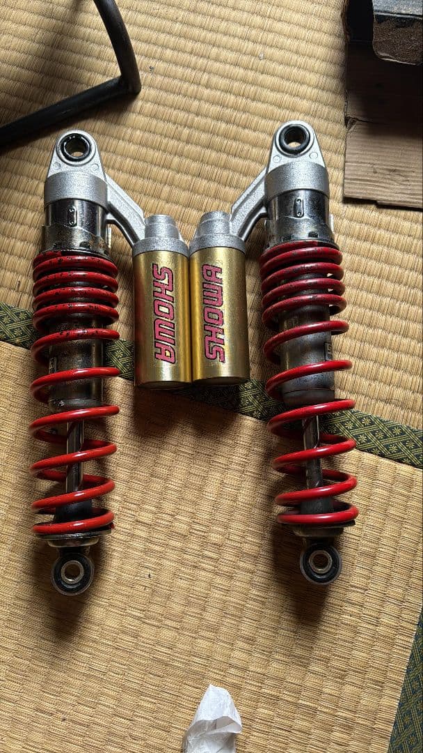 SHOWA サスペンションショックニ本セット バリオス2 純正