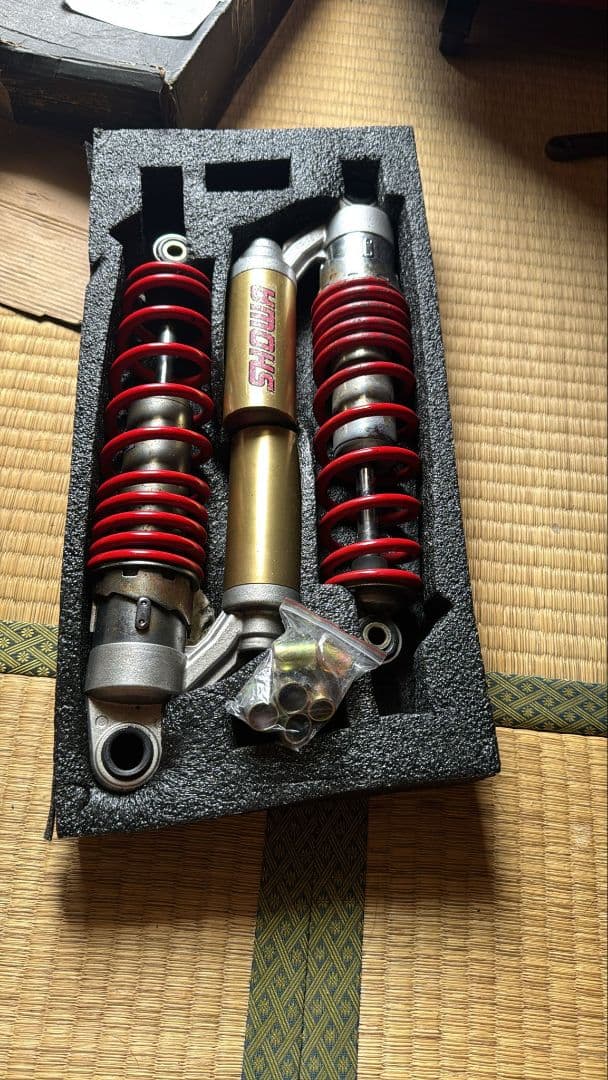 SHOWA サスペンションショックニ本セット バリオス2 純正