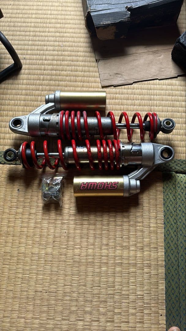 SHOWA サスペンションショックニ本セット バリオス2 純正