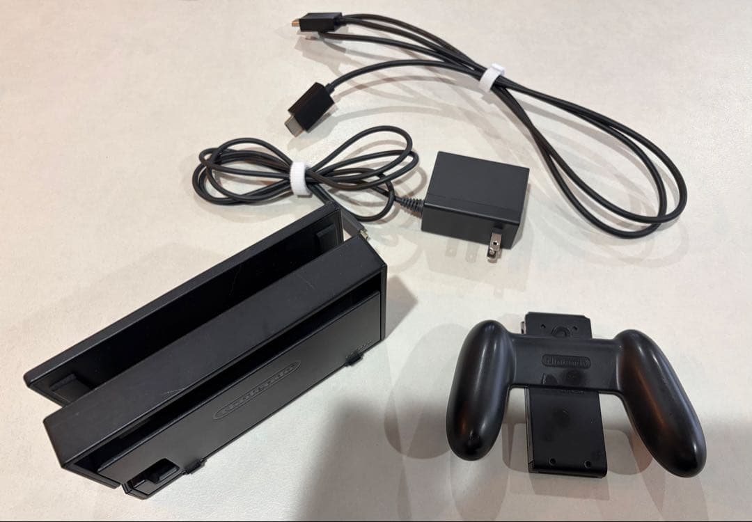 Nintendo Switch 本体 純正付属品多数セット（ソフト付）