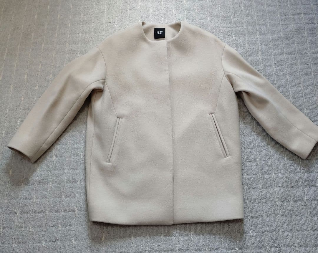 PLST ウールモッサノーカラーハーフコート