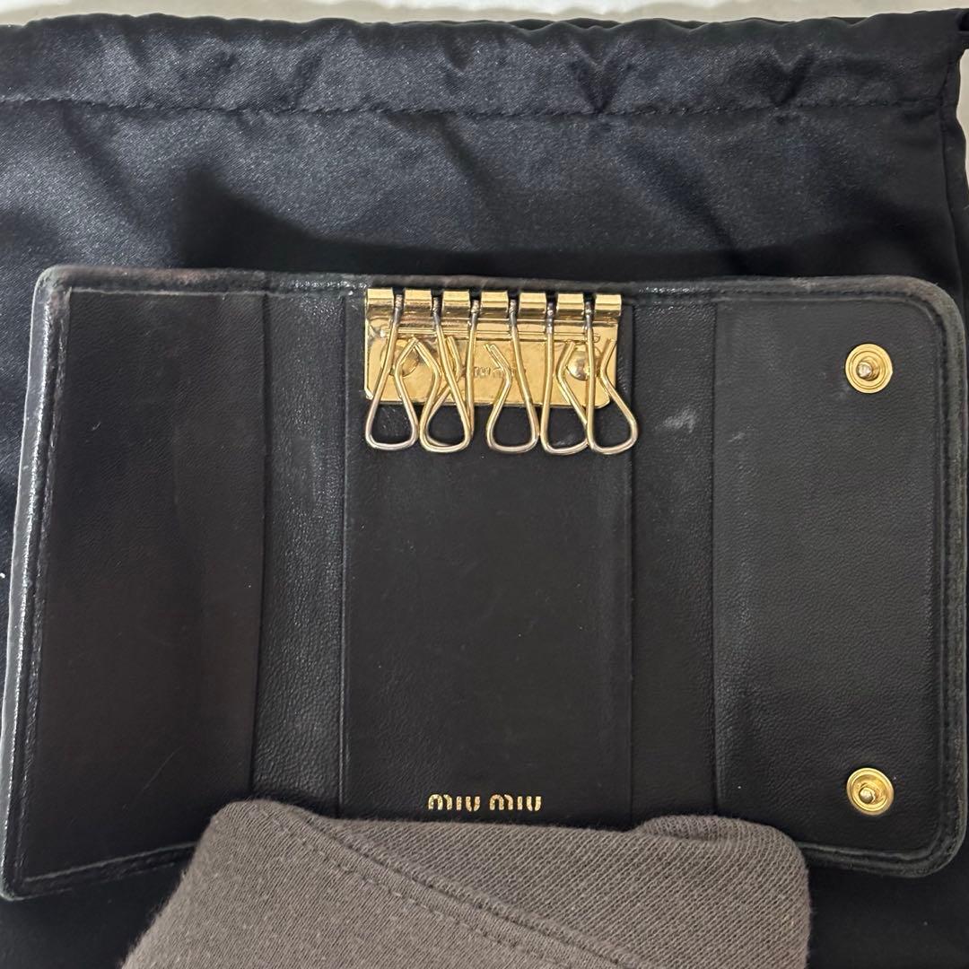 MIUMIU マテラッセ レザーメタルロゴ 6連キーケース