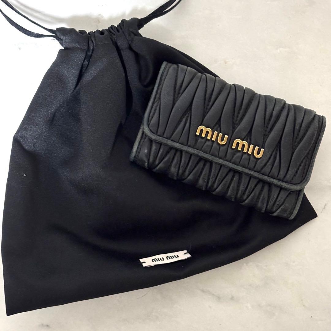 MIUMIU マテラッセ レザーメタルロゴ 6連キーケース