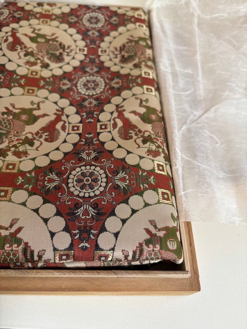 【新品未使用】龍村美術織物　獅子狩文錦 超大型テーブルクロス　120×164桐箱