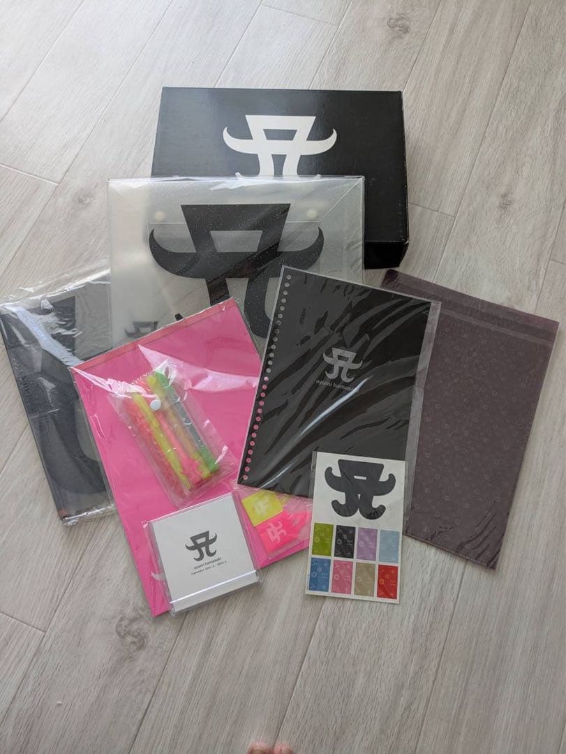 浜崎あゆみ ファンクラブ会報 グッズ 缶バッチ ポストカード 写真集 文房具