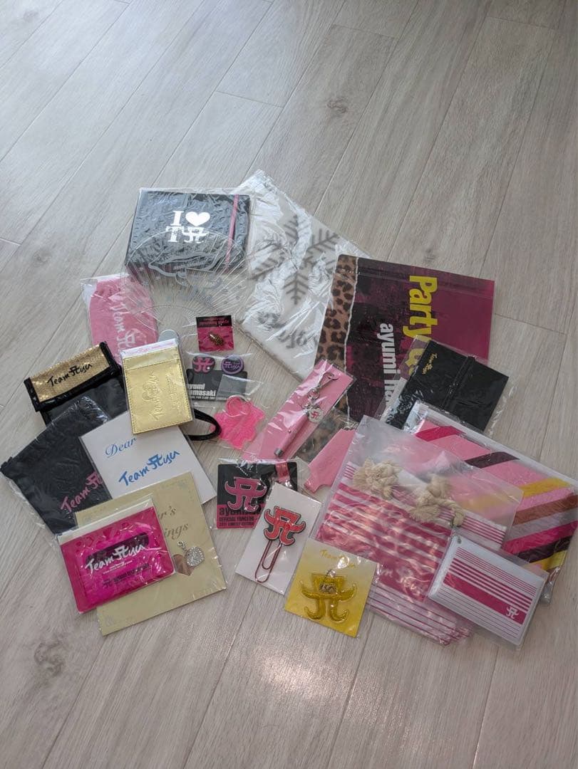 浜崎あゆみ ファンクラブ会報 グッズ 缶バッチ ポストカード 写真集 文房具