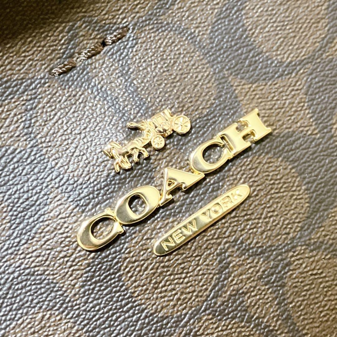 コーチ 未使用品 A4収納可 肩掛け可 シグネチャー トートバッグ ブラウン