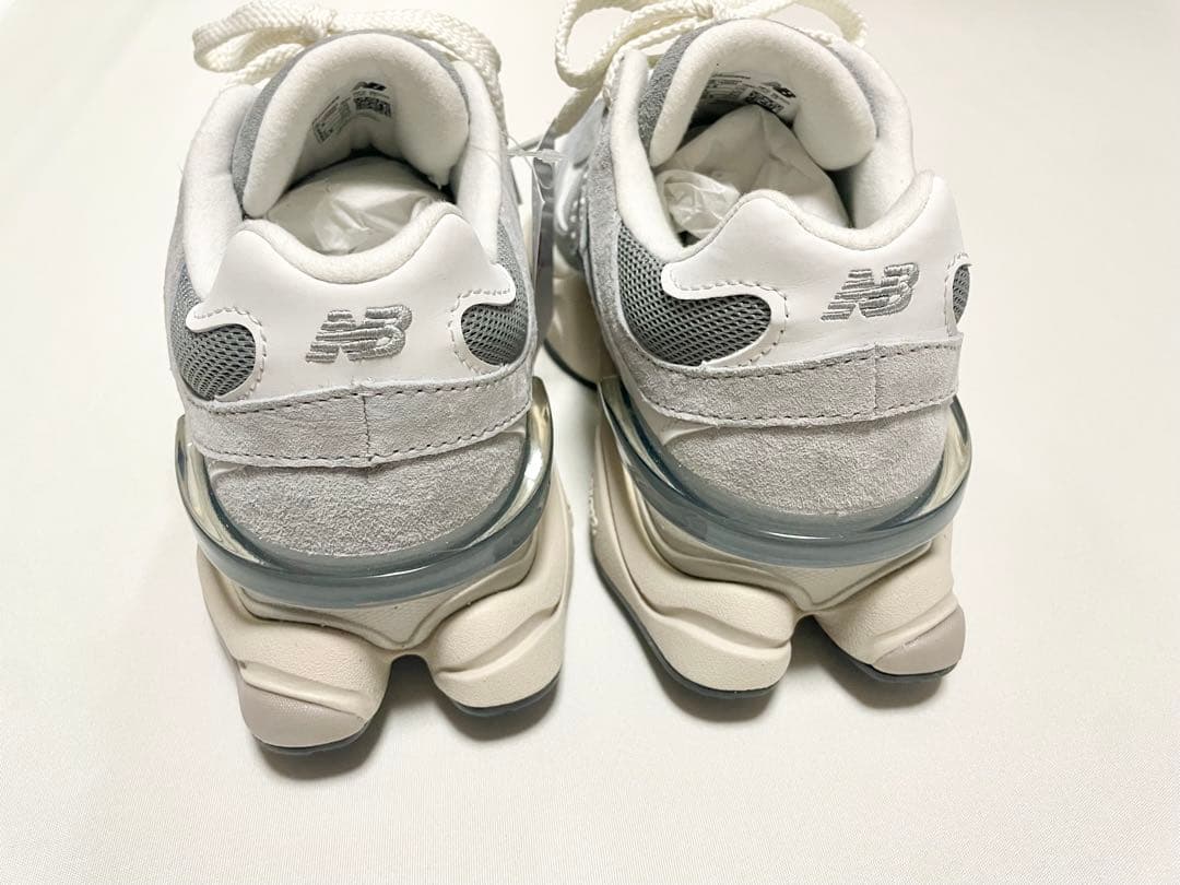 ニューバランス　スニーカー　グレー/ホワイト　9060