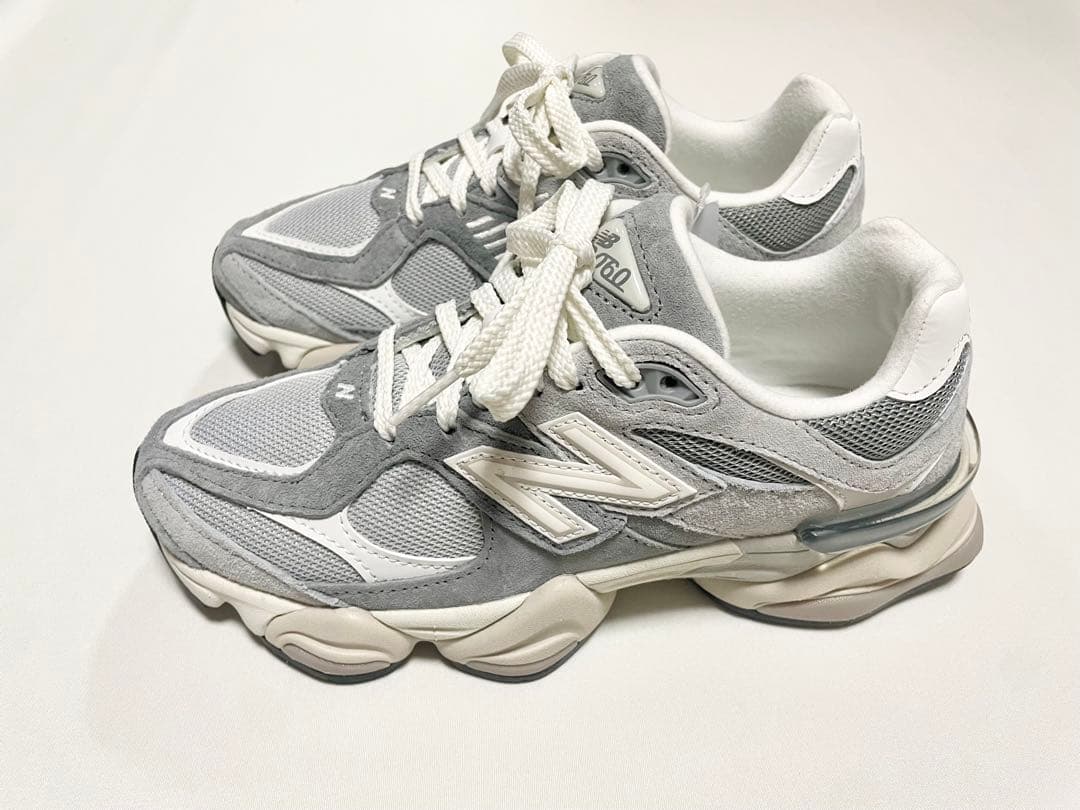 ニューバランス　スニーカー　グレー/ホワイト　9060