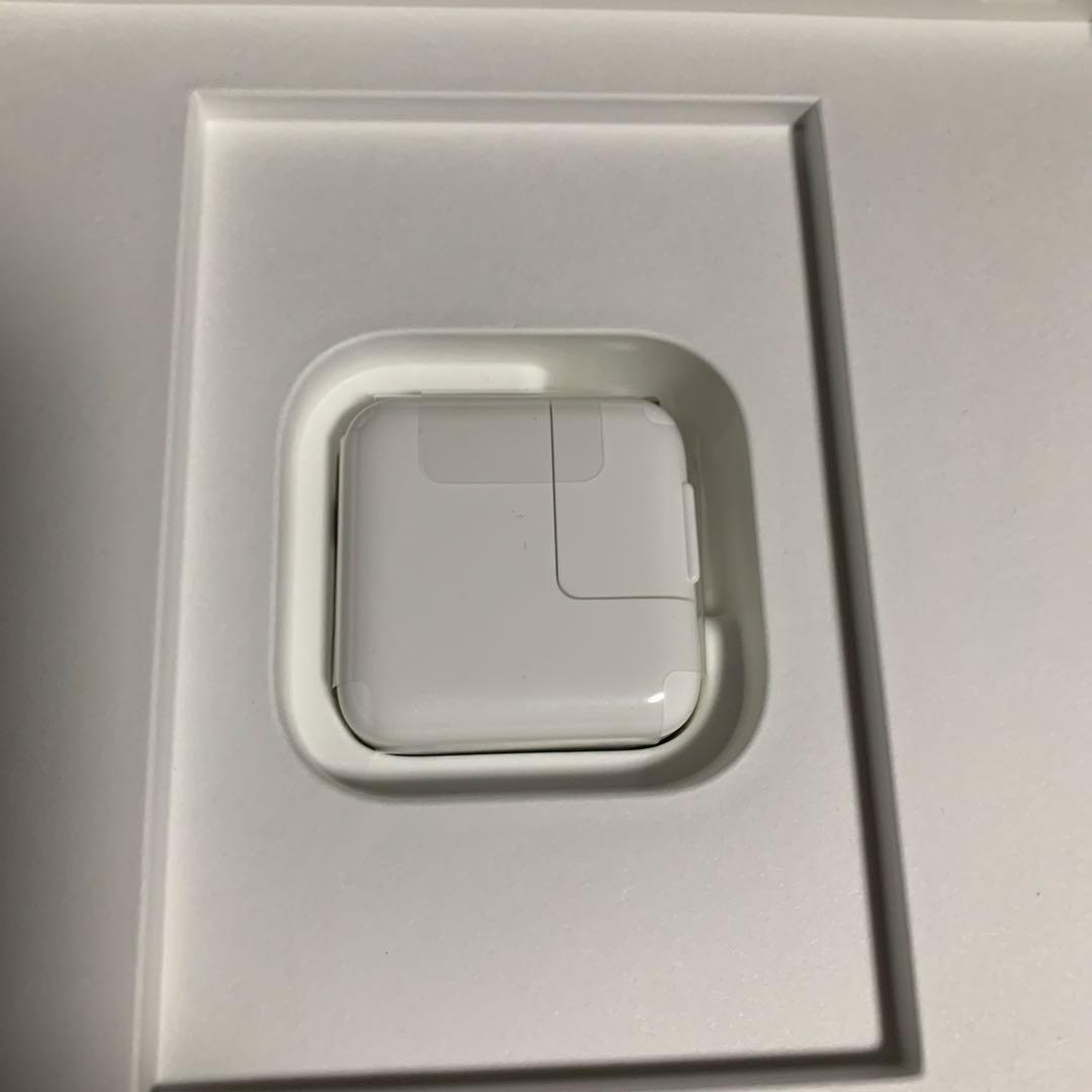 iPad 第6世代 32GB Wifi 本体 充電ケーブル•アダプタ付属