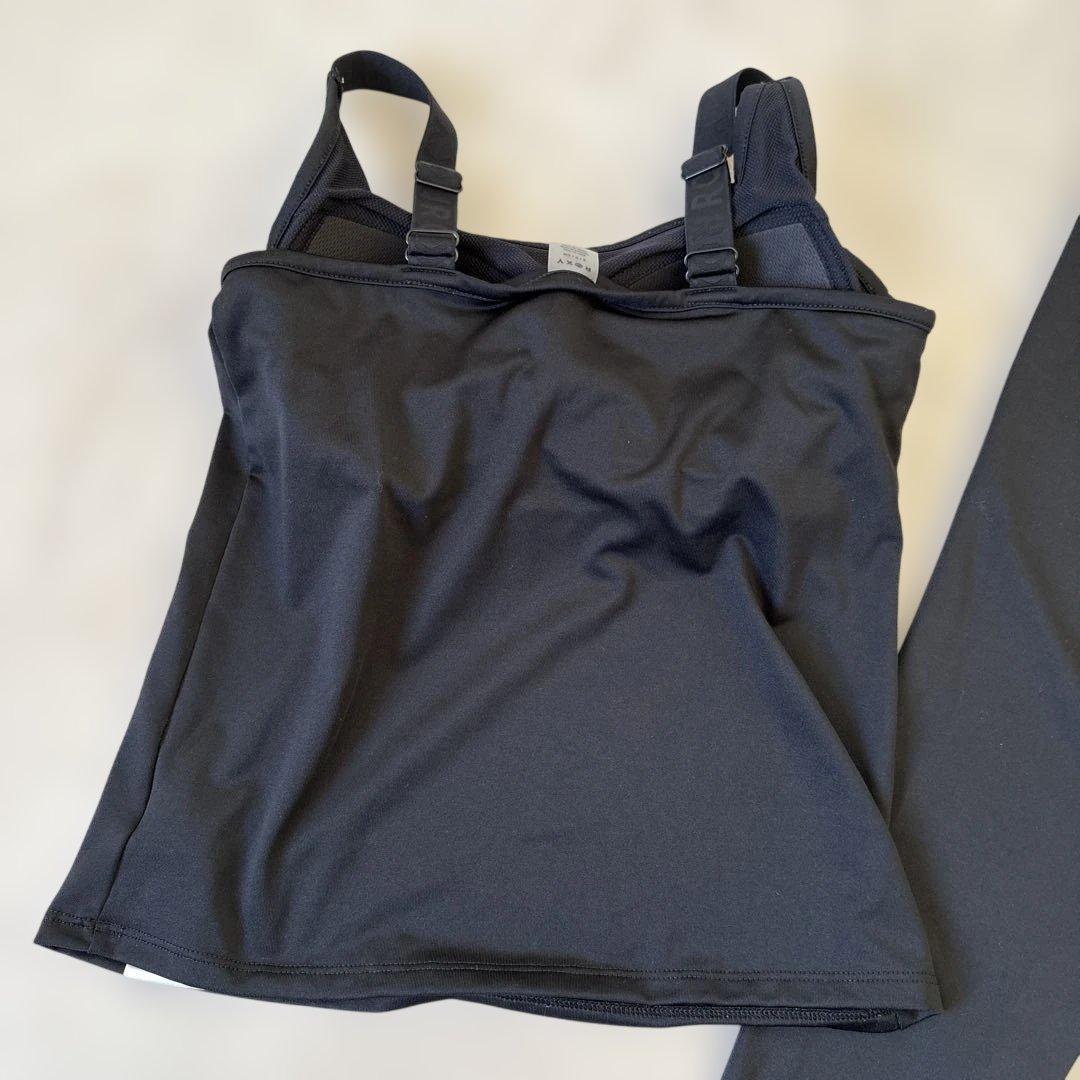 ヨガウェア タンクトップとレギンスセット