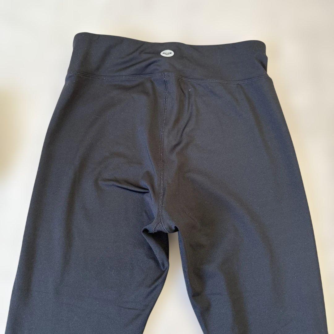 ヨガウェア タンクトップとレギンスセット