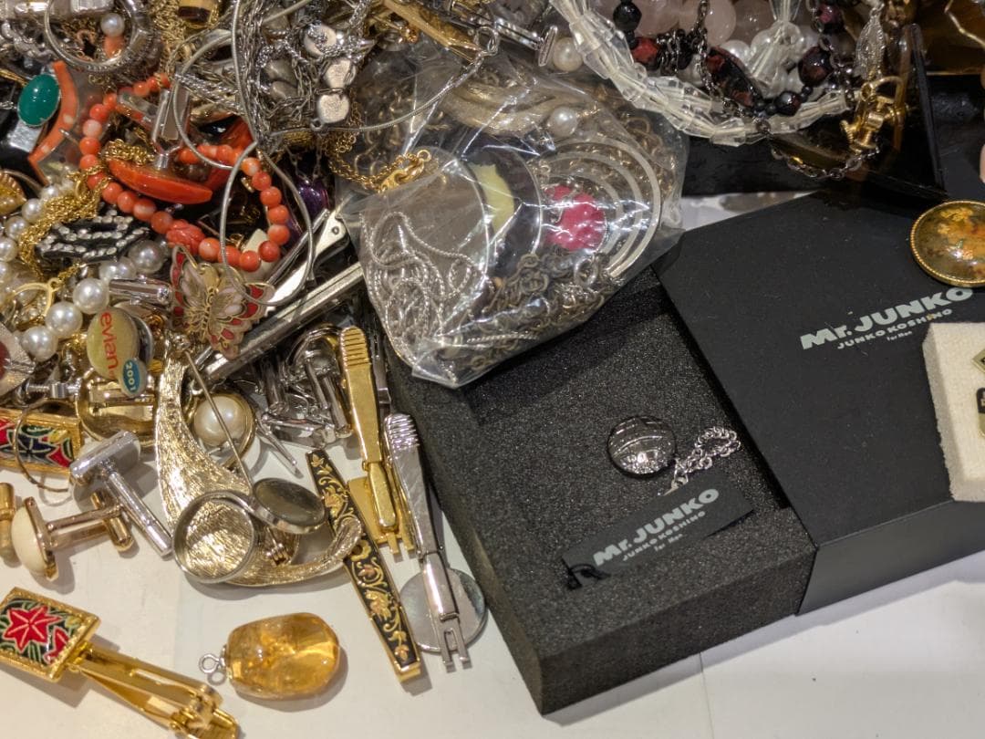 シ*ス様 メッキアクセサリーまとめ売り 6kgオーバー 66074-4a。