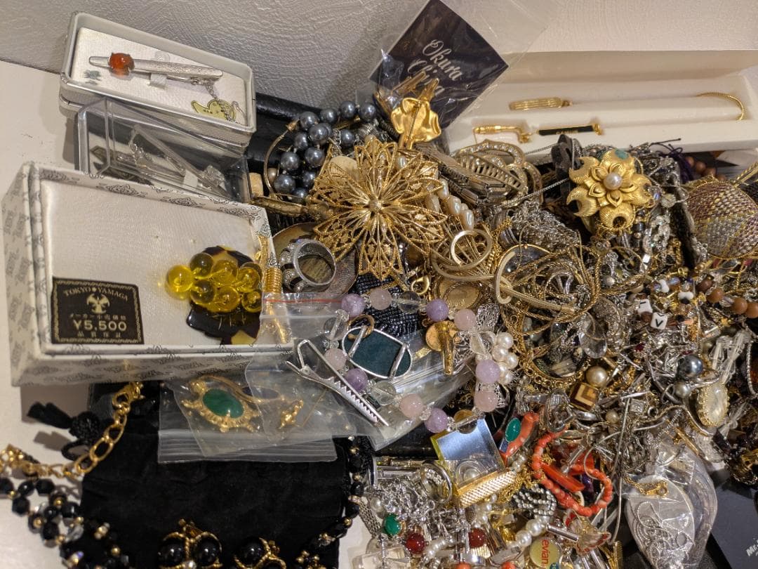 シ*ス様 メッキアクセサリーまとめ売り 6kgオーバー 66074-4a。