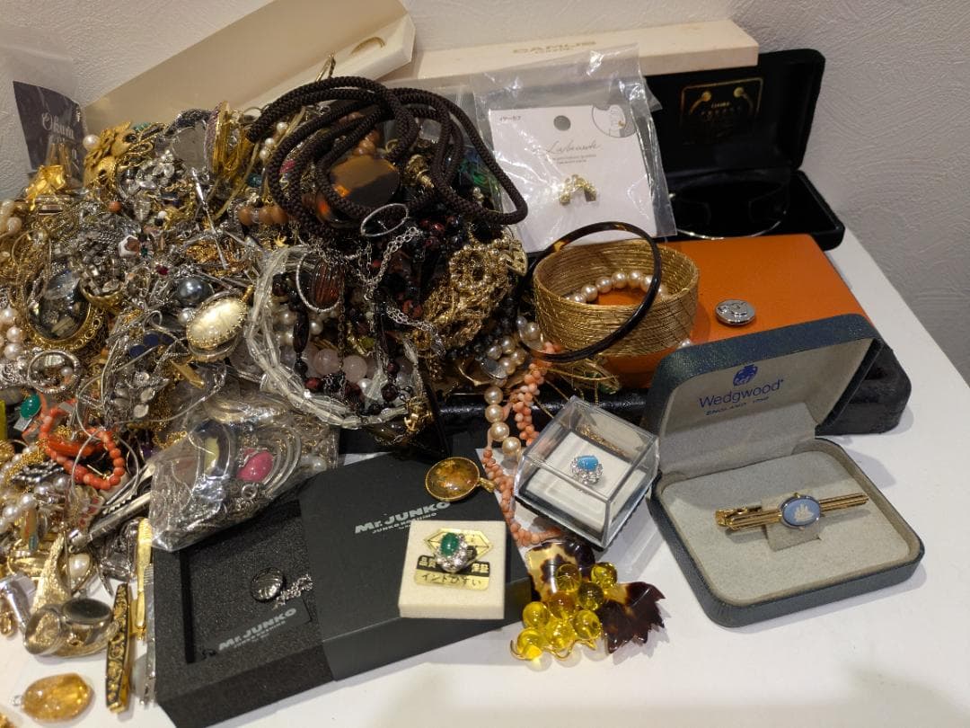 シ*ス様 メッキアクセサリーまとめ売り 6kgオーバー 66074-4a。