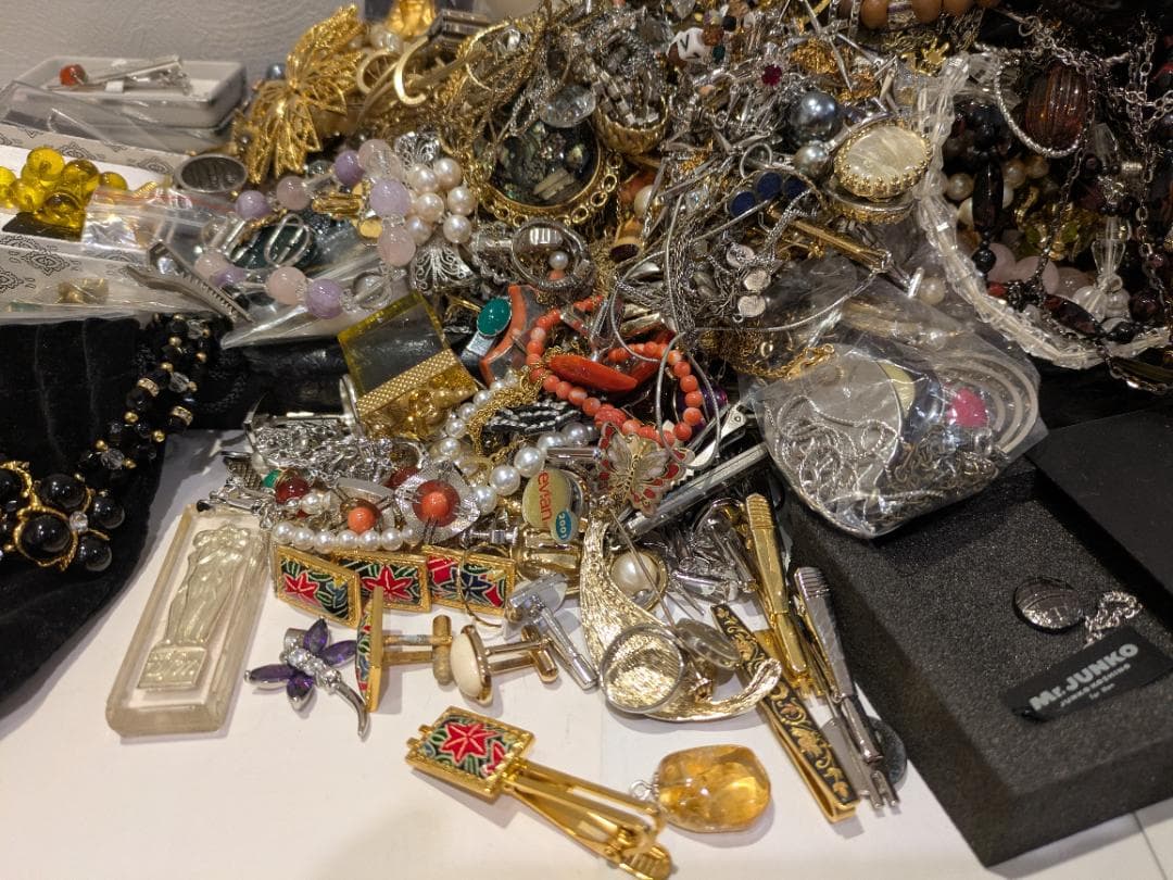 シ*ス様 メッキアクセサリーまとめ売り 6kgオーバー 66074-4a。