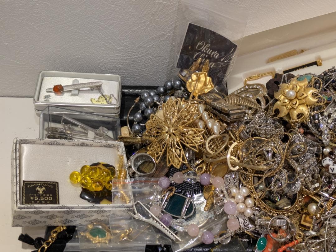 シ*ス様 メッキアクセサリーまとめ売り 6kgオーバー 66074-4a。