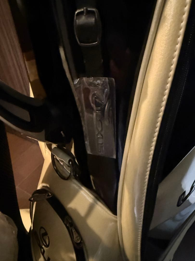 新品未使用　レクサスゴルフバッグLexus ゴルフキャディバッグ クリーム色と黒