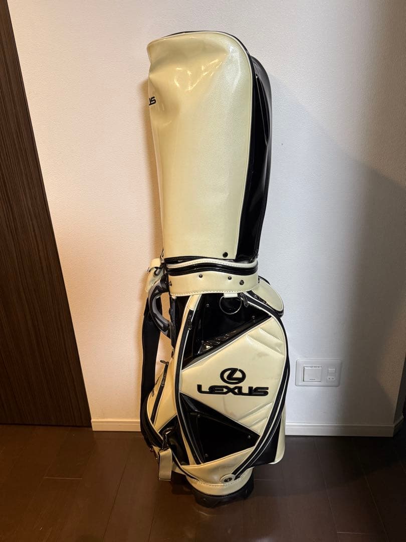 新品未使用　レクサスゴルフバッグLexus ゴルフキャディバッグ クリーム色と黒