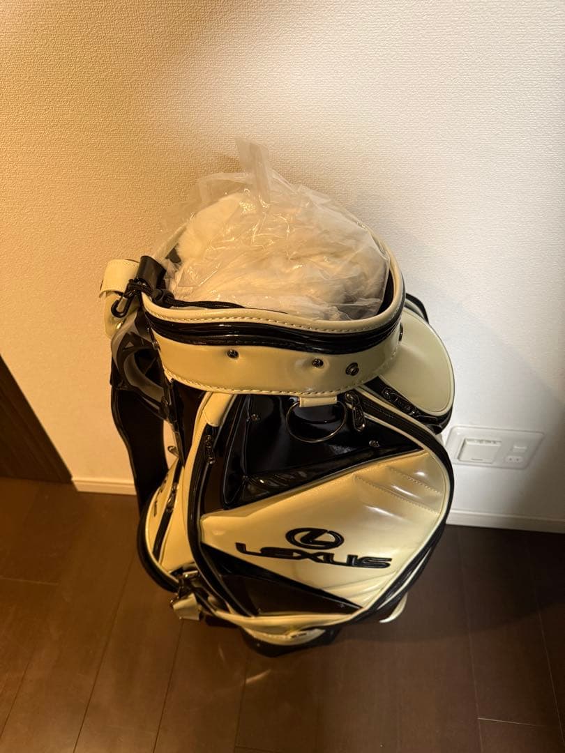 新品未使用　レクサスゴルフバッグLexus ゴルフキャディバッグ クリーム色と黒