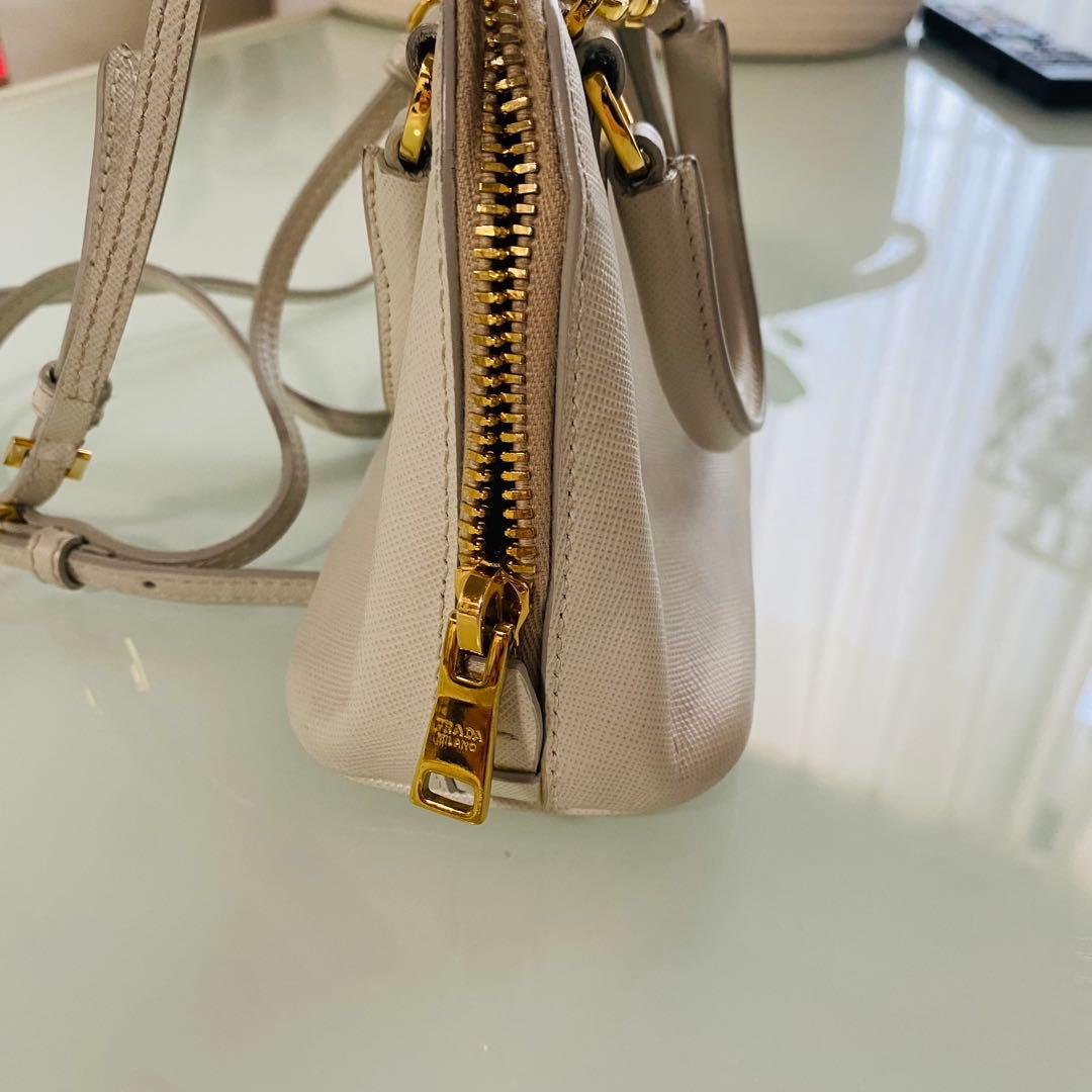 PRADA プラダ　レザー ショルダーバッグ