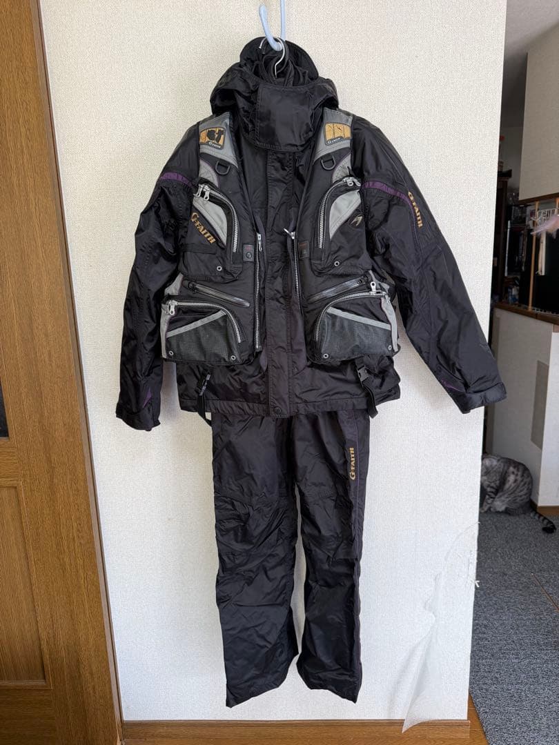 がまかつG-FAITH スーツ　M 中綿　上インナー付　フローティングベスト中古