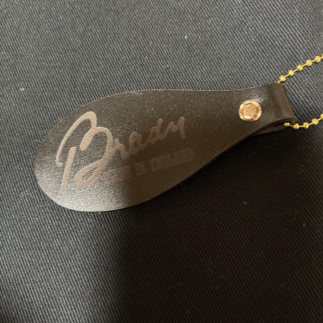 Brady ショルダーバッグ 黒