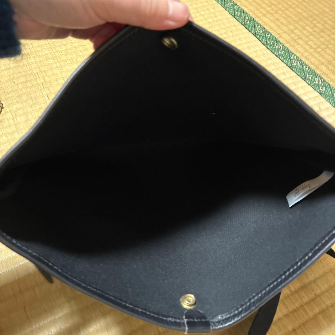 Brady ショルダーバッグ 黒