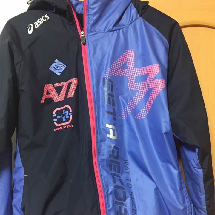 ASICS ウィンドブレーカー