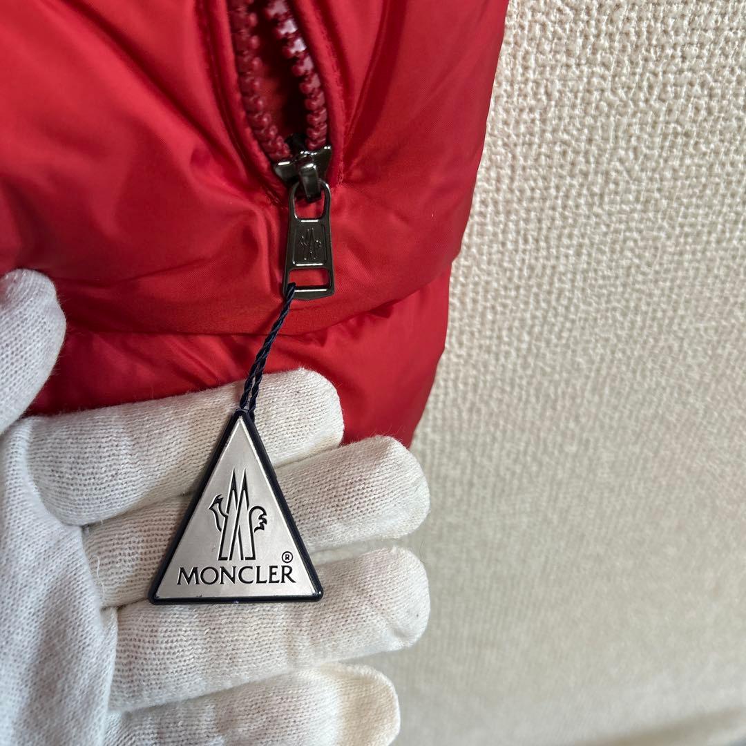 モンクレールレッド ダウンベスト