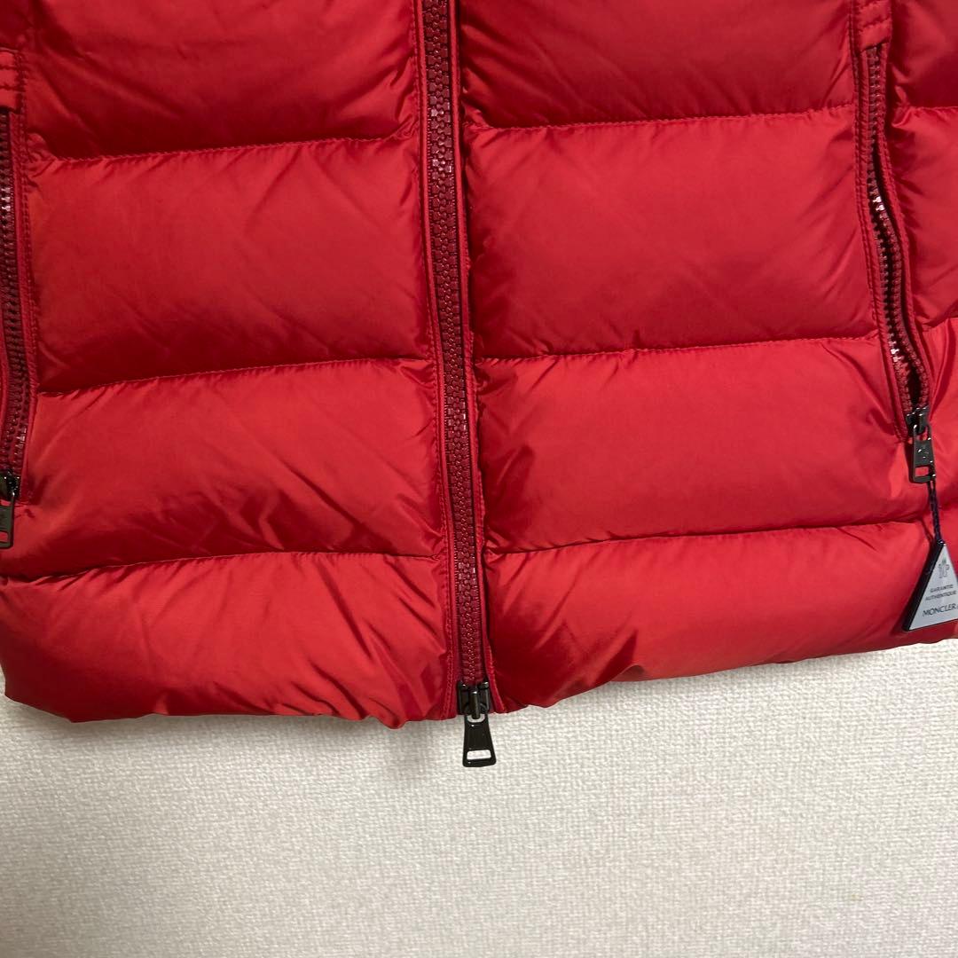 モンクレールレッド ダウンベスト
