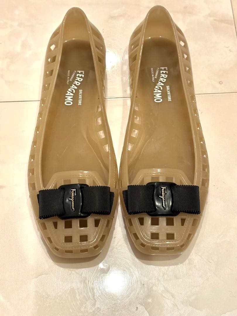 Ferragamo ラバー　フラット　シューズ ベージュ37