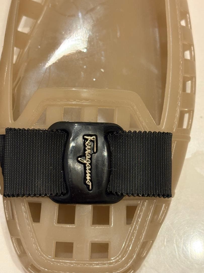 Ferragamo ラバー　フラット　シューズ ベージュ37