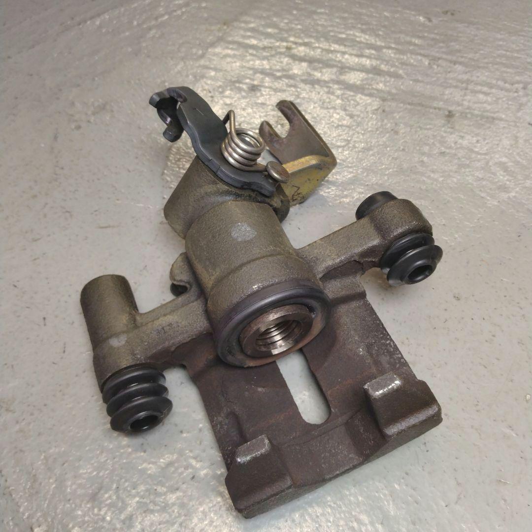 NA8C リヤーブレーキキャリパー